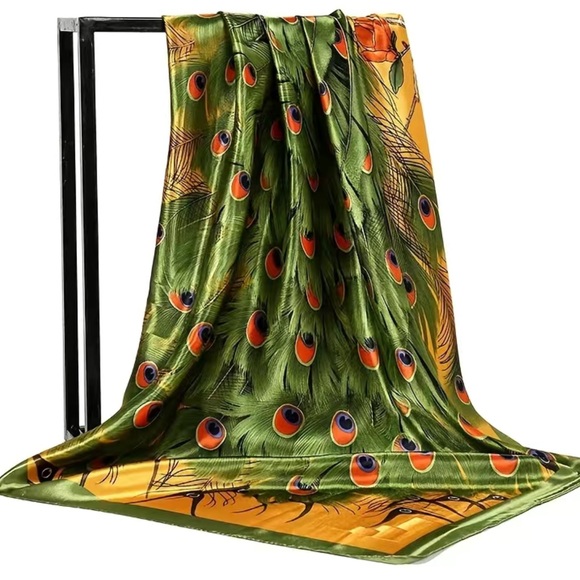 Silky Peacock scarfs 🦚 - Picture 3 of 12